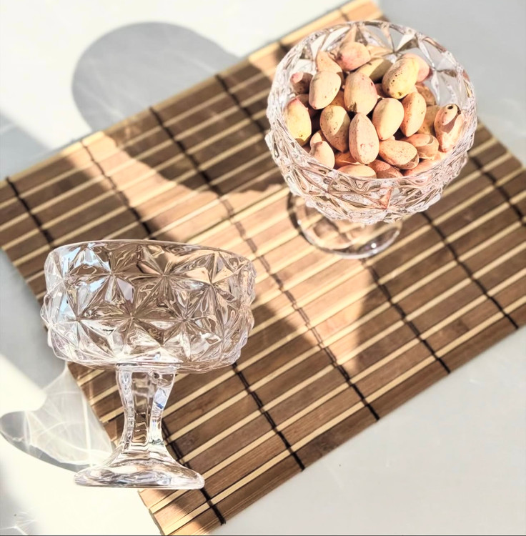 بستنی خوری و آجیل خوری و دسر خوری بلور پایه دار