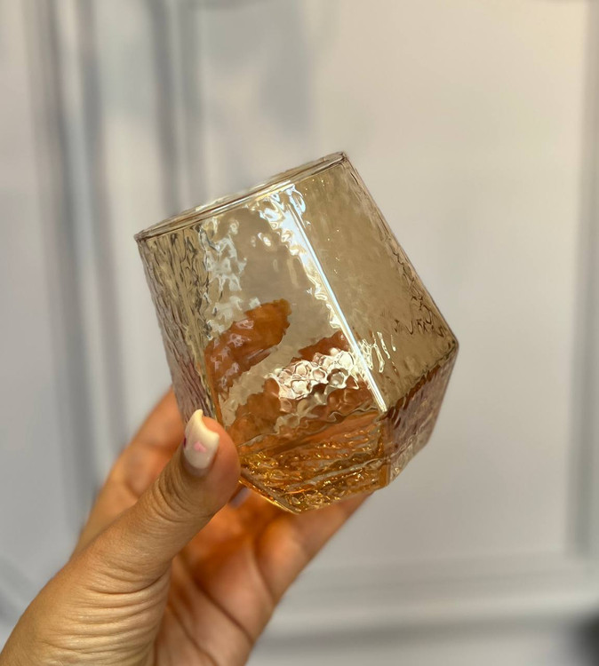 لیوان چند ضلعی طرح دار رنگ شامپاینی برند دلی گلس deli glass