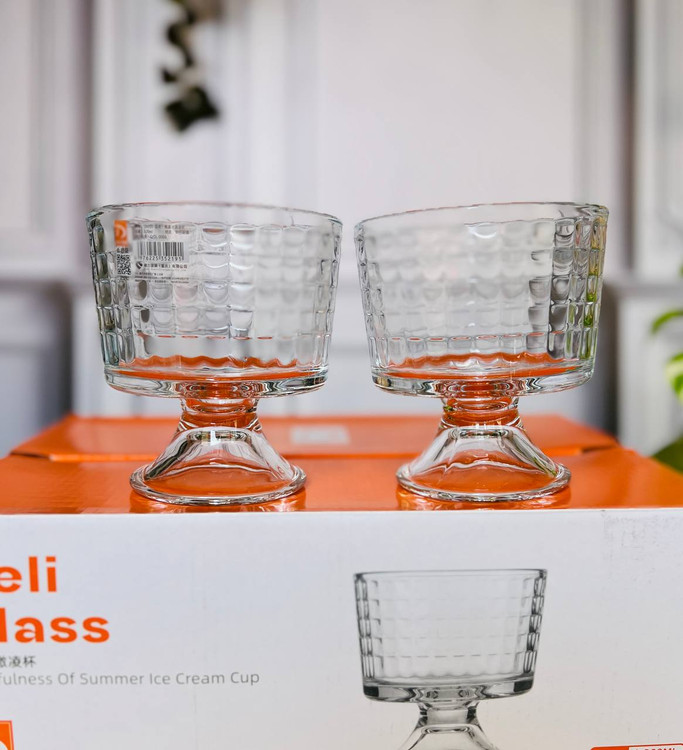 بستنی خوری و دسرخوری حصیری دلی گلس