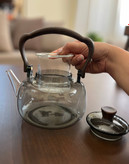 قوری پیرکس رنگ دودی شعله مستقیم دسته چوب