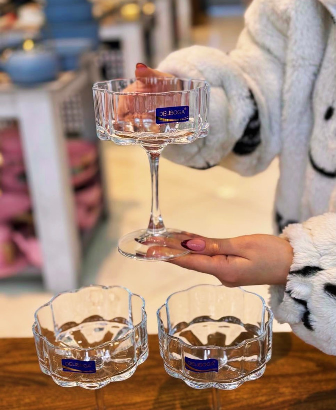 بستنی خوری و دسر خوری پایه بلند دلی گلس deli glass