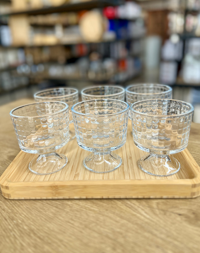 بستنی خوری و دسرخوری حصیری دلی گلس deli glass