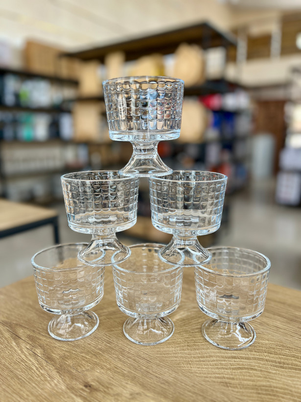 بستنی خوری و دسرخوری حصیری دلی گلس deli glass