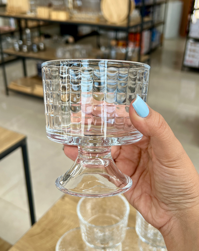 بستنی خوری و دسرخوری حصیری دلی گلس deli glass